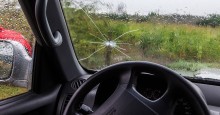 Rain on windshield with crack. Photo ID 155084472 © Lesik Aleksandr | Dreamstime.com